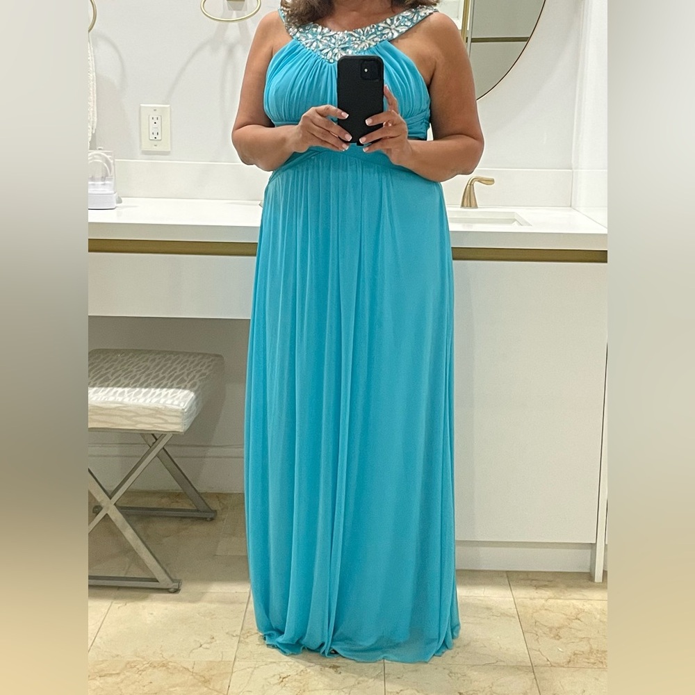 Beautiful blue dress for a night event or wedding